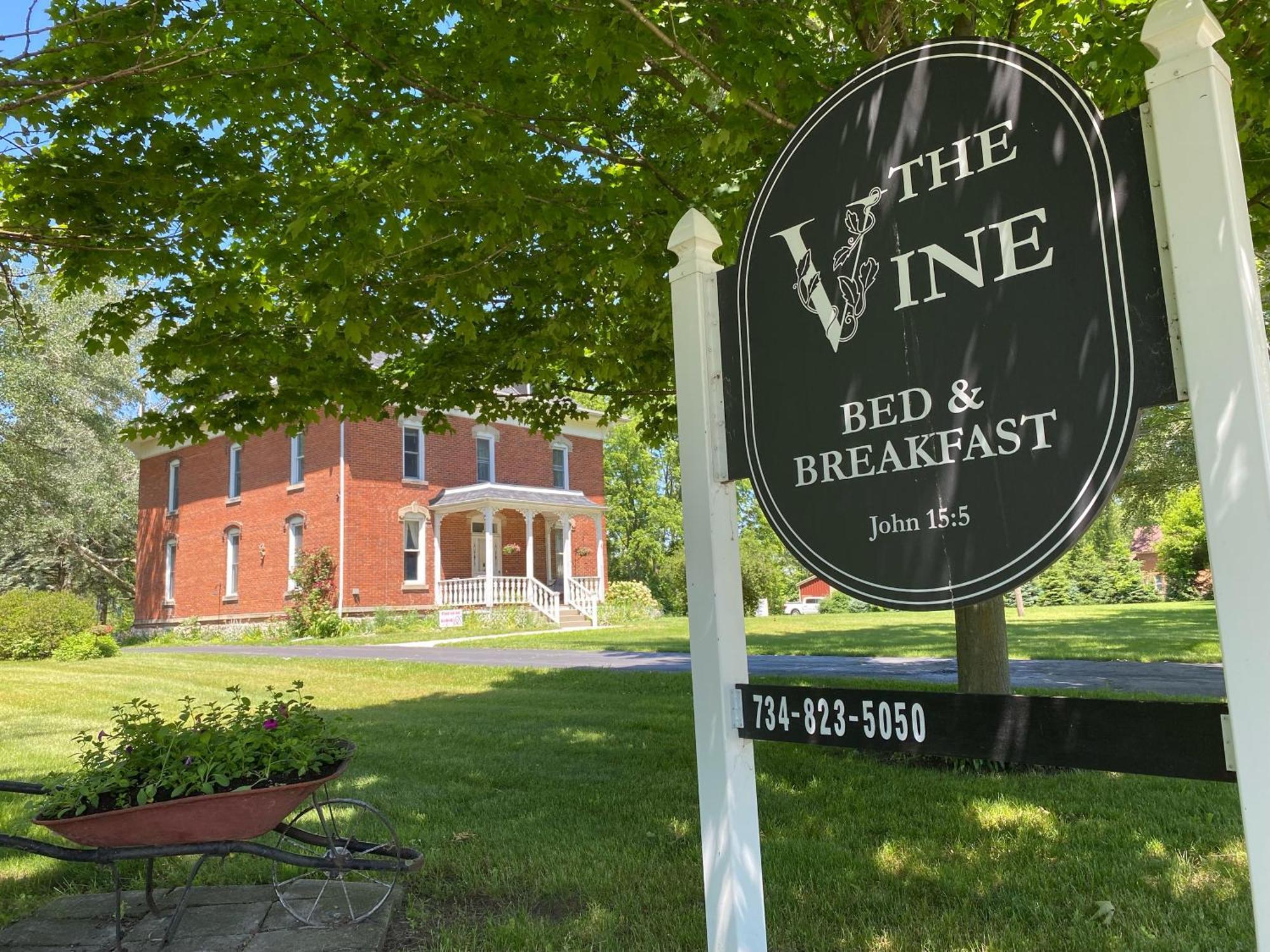 The Vine Bed & Breakfast, Llc Dundee Exterior photo